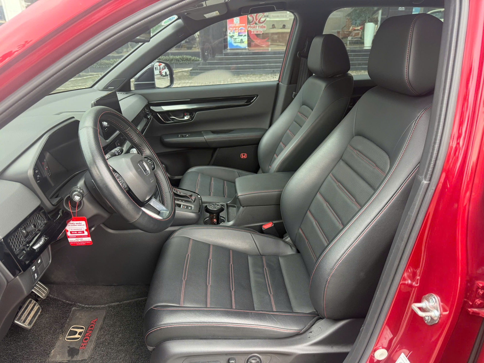 Honda CR-V RS Màu đỏ đã qua sử dụng